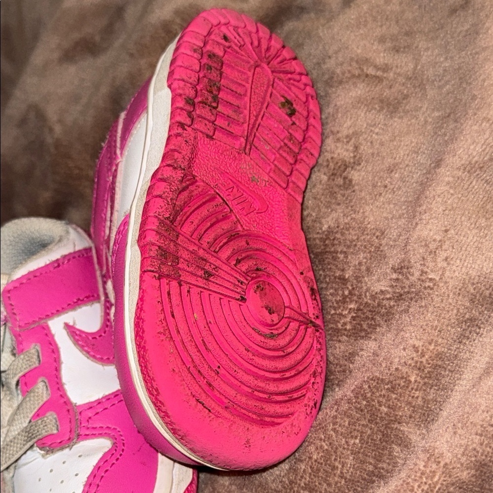 Nike Dunk Low
Baby/Toddler Sneakers in Pink and White 5C - Picture 8 of 9